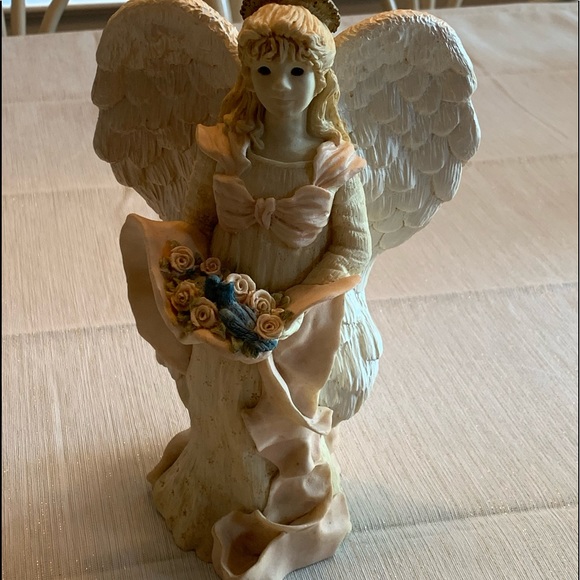 United Design Other - UNITED DESIGN ANGEL FIGURINE #4567 (9”)